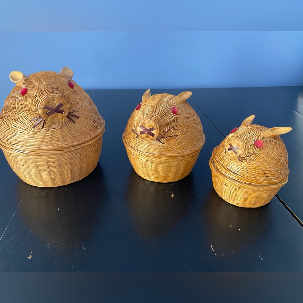Set 3 Wicker Nesting Rabbit Bunny Baskets Lids Vtg MCM Decor EASTER Storage 70’s